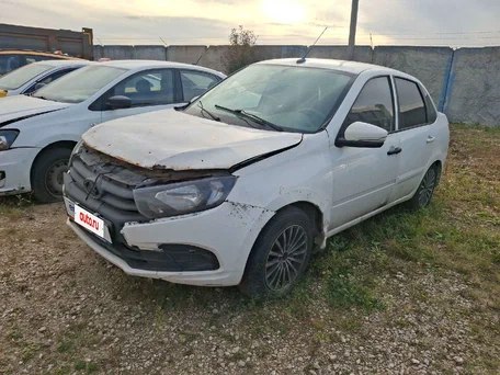 Lada Granta повреждённая